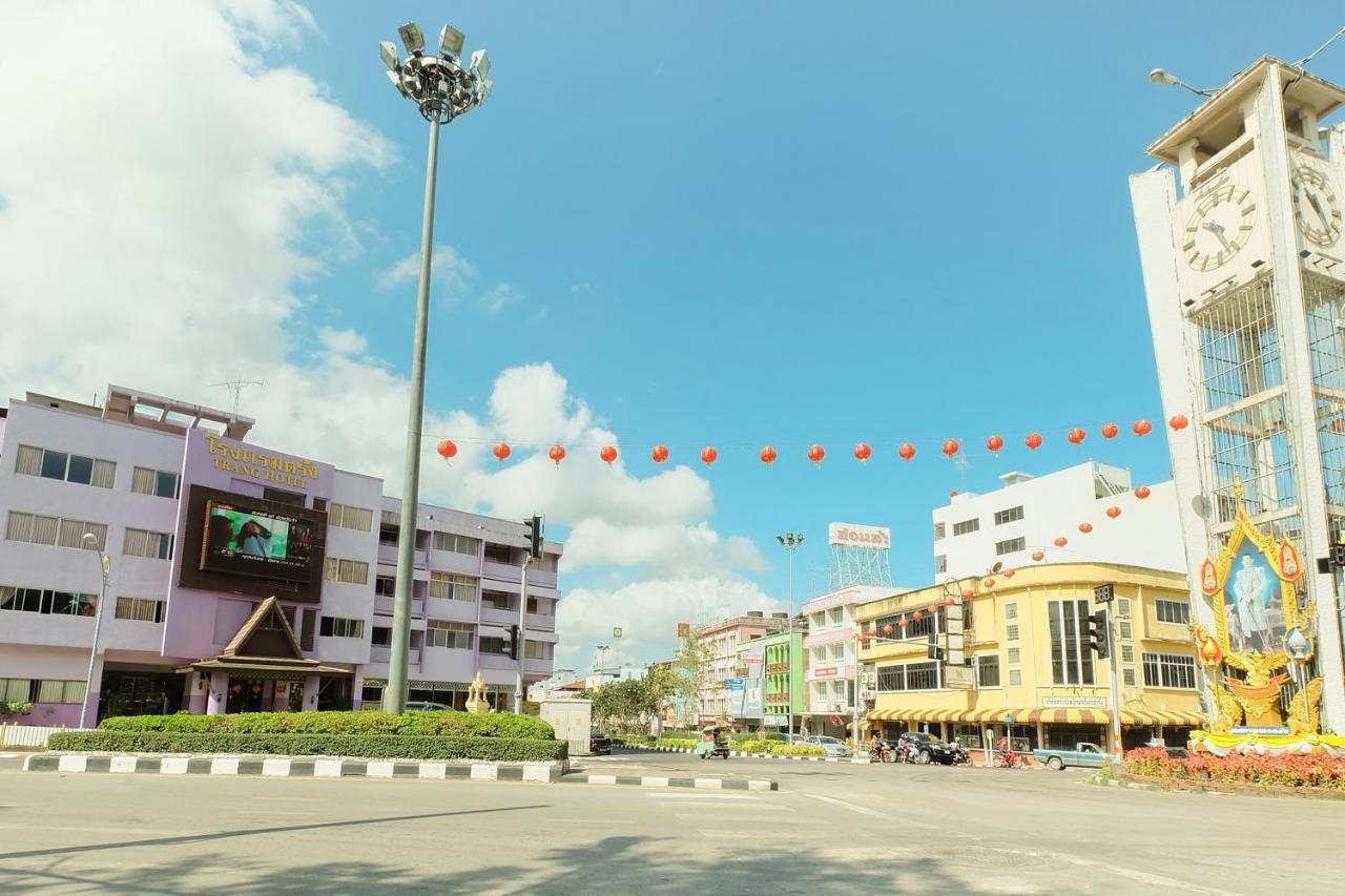 Oyo 565 Trang Hotel Luaran gambar