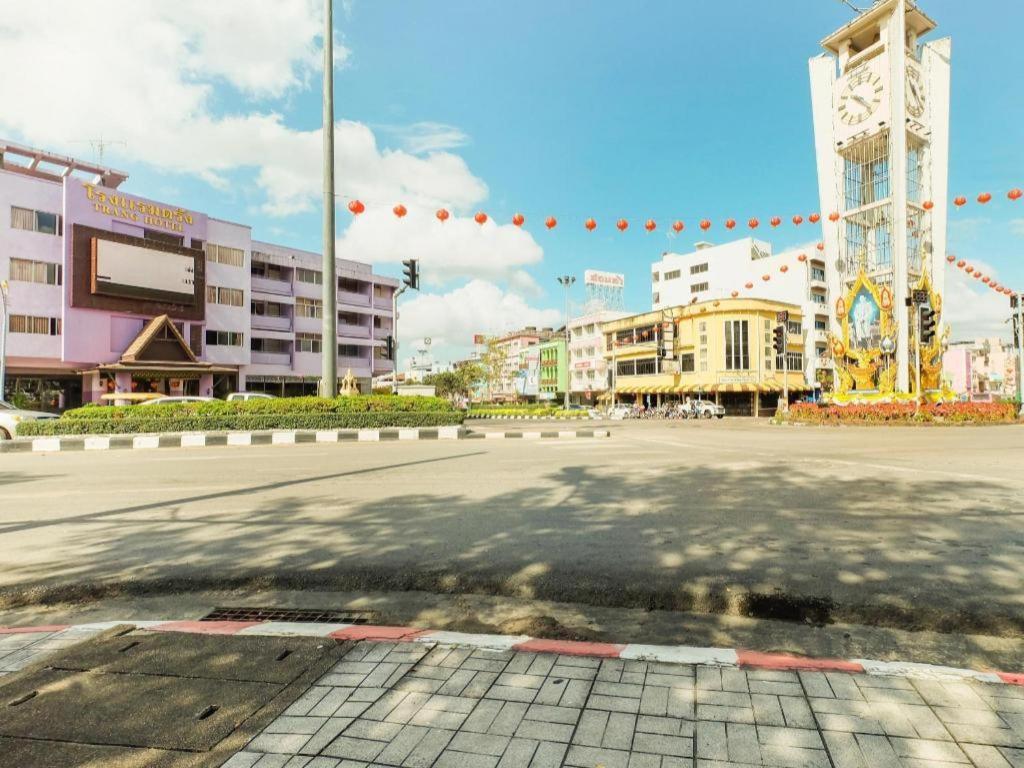 Oyo 565 Trang Hotel Luaran gambar