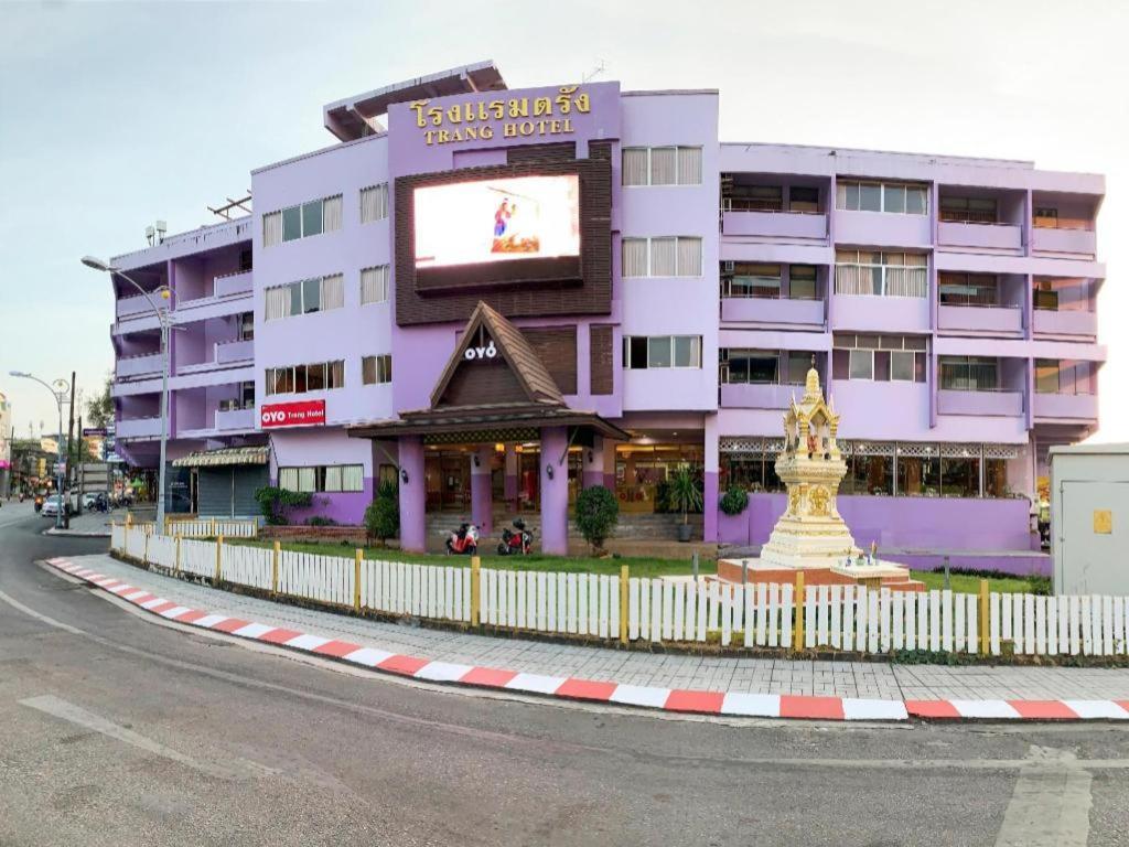 Oyo 565 Trang Hotel Luaran gambar