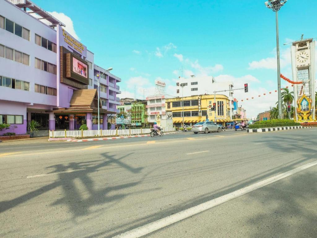 Oyo 565 Trang Hotel Luaran gambar