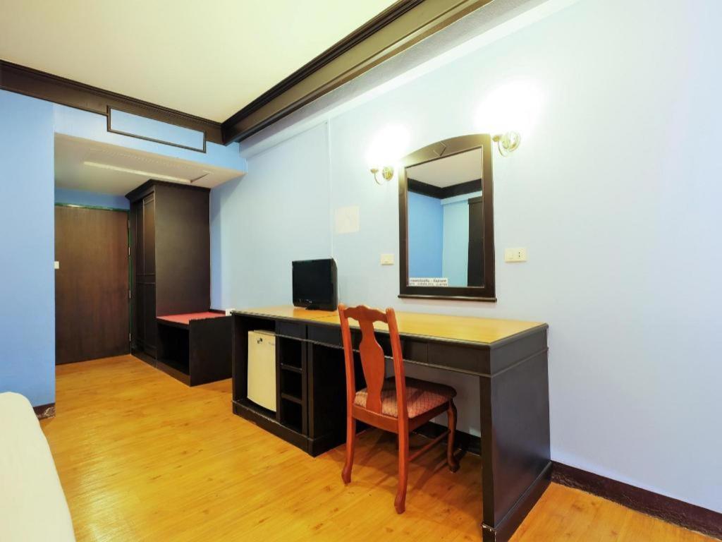 Oyo 565 Trang Hotel Luaran gambar