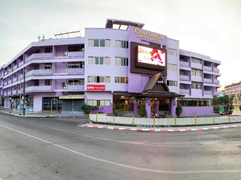 Oyo 565 Trang Hotel Luaran gambar