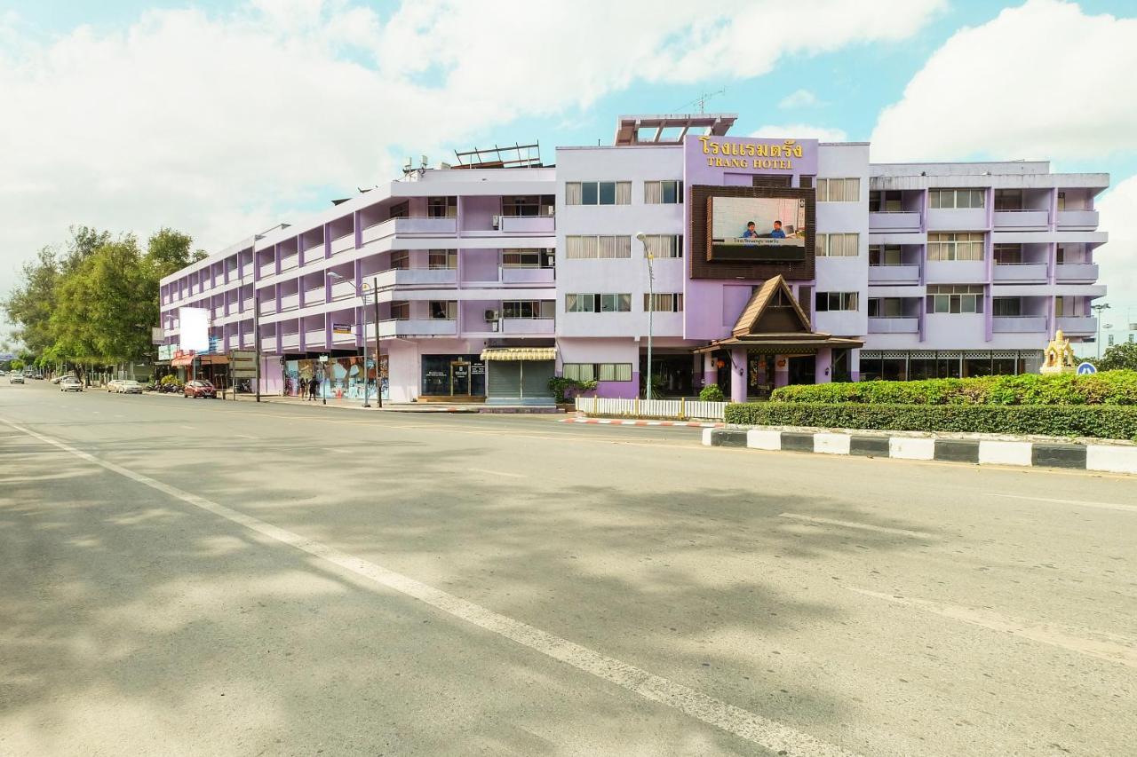 Oyo 565 Trang Hotel Luaran gambar